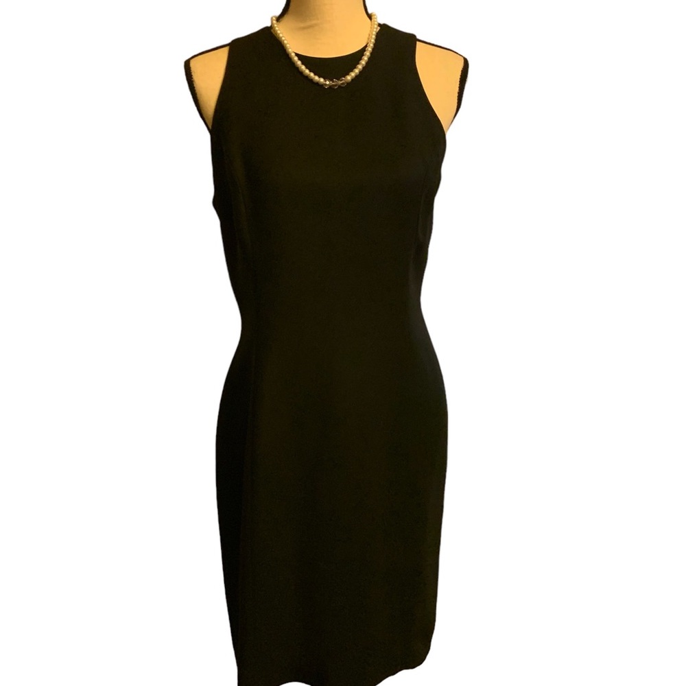 Jones Wear sz 6 black crepe sheath dress.